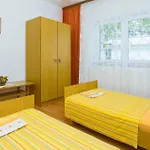 Four-bedroom In Διαμέρισμα Omiš