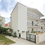 Four-bedroom In Διαμέρισμα