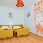 Four-bedroom In Διαμέρισμα Omiš