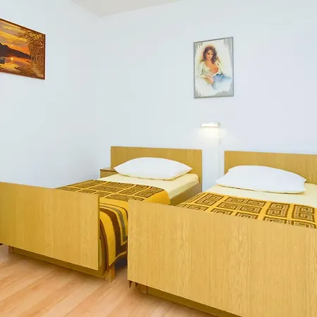 Apartment Four-bedroom In Omiš