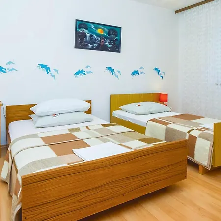 Four-bedroom In Διαμέρισμα Omiš