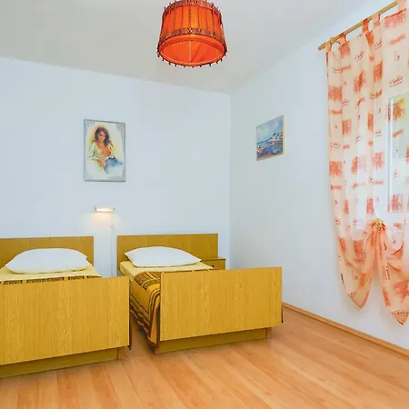 Four-bedroom In Apartment Omiš
